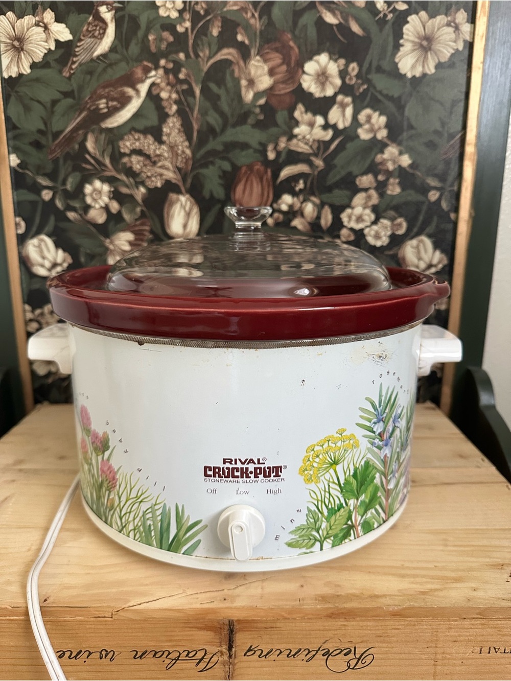 Rival Crock Pot Model 3150 3.5 Quart Herbs Design Red White Vintage Slow Cooker
